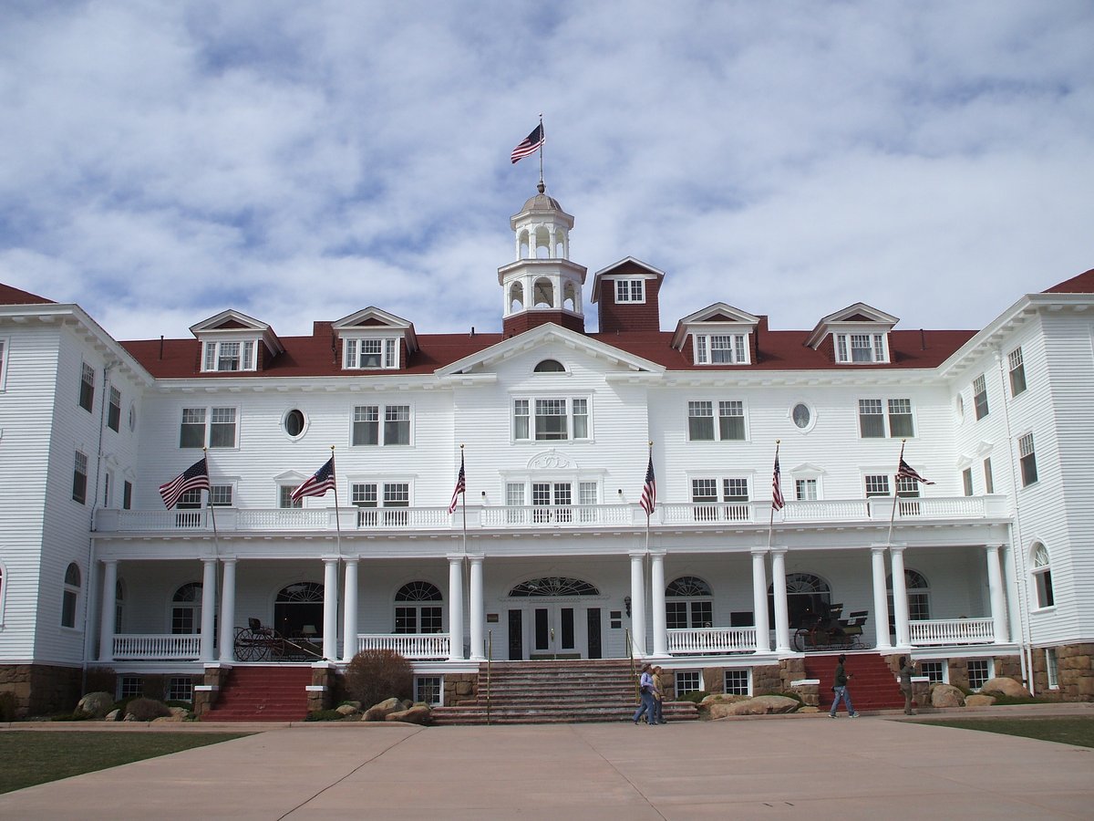 The Stanley Hotel in Estes Park from the front drive