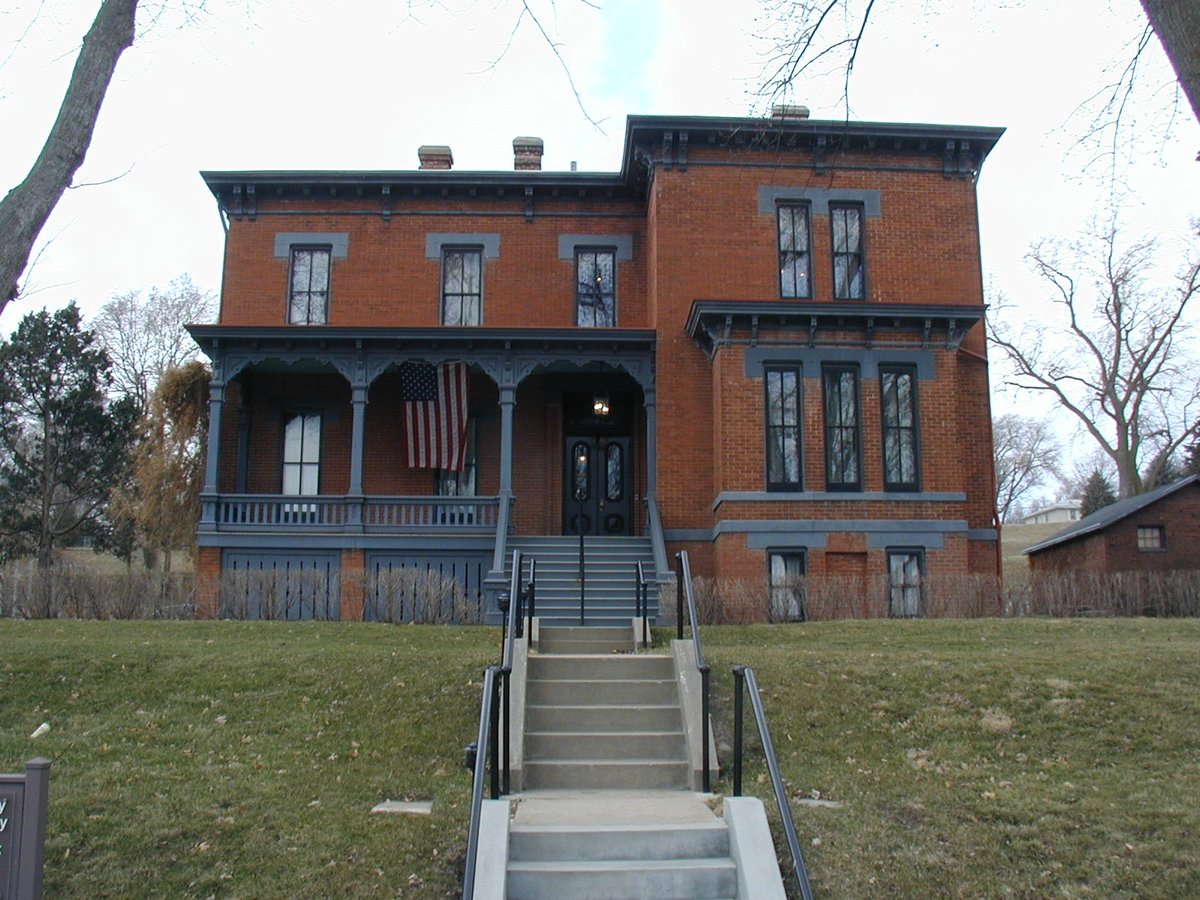 General Crook House in Omaha, brick house and front stairs