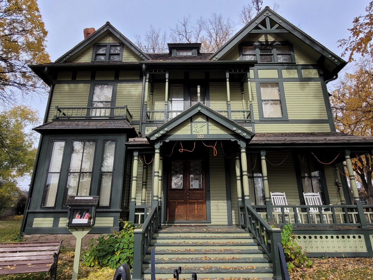 Former Governors' Mansion in Bismarck, green house with door numbered 320