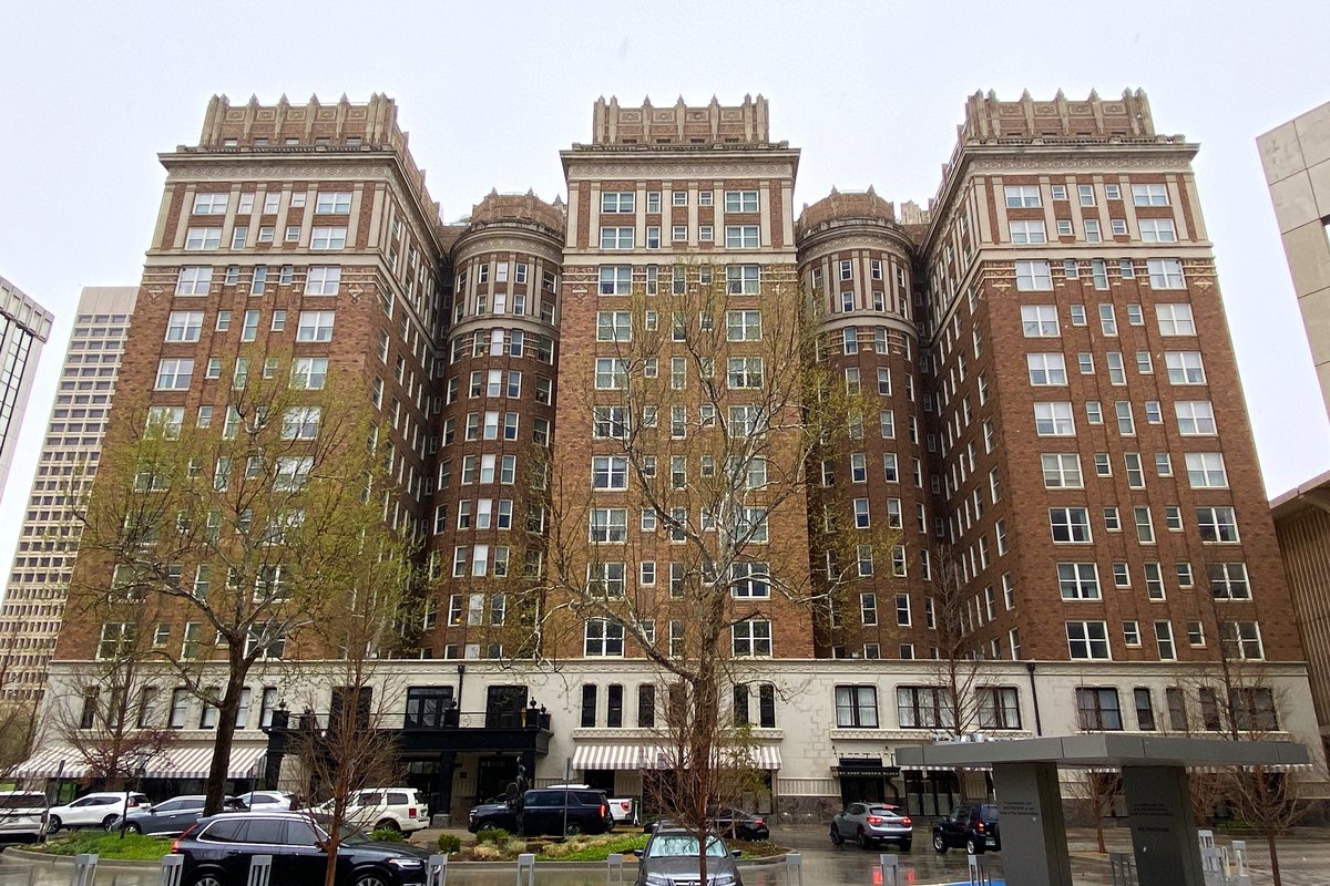 Skirvin Hilton in Oklahoma City, brick towers and street canopy