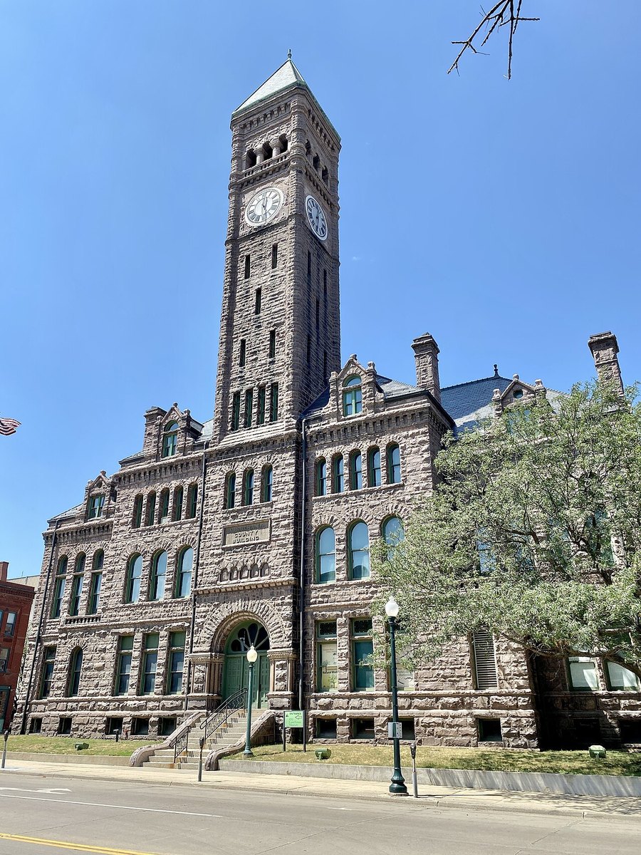 Old Courthouse Museum in Sioux Falls, quartzite clock tower