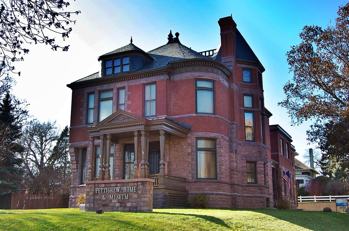 Pettigrew Home and Museum in Sioux Falls, sign in front of the porch