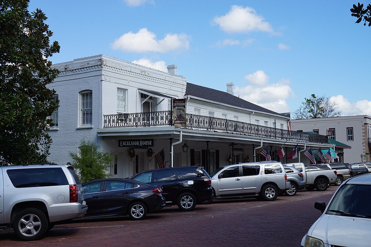 The Excelsior House in Jefferson, porch sign and balcony