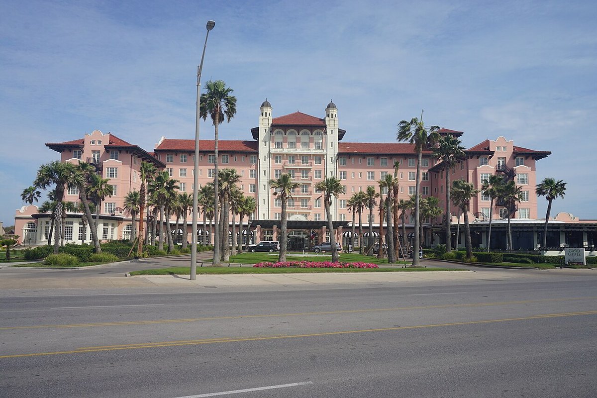 Grand Galvez in Galveston, pink facade and center canopy