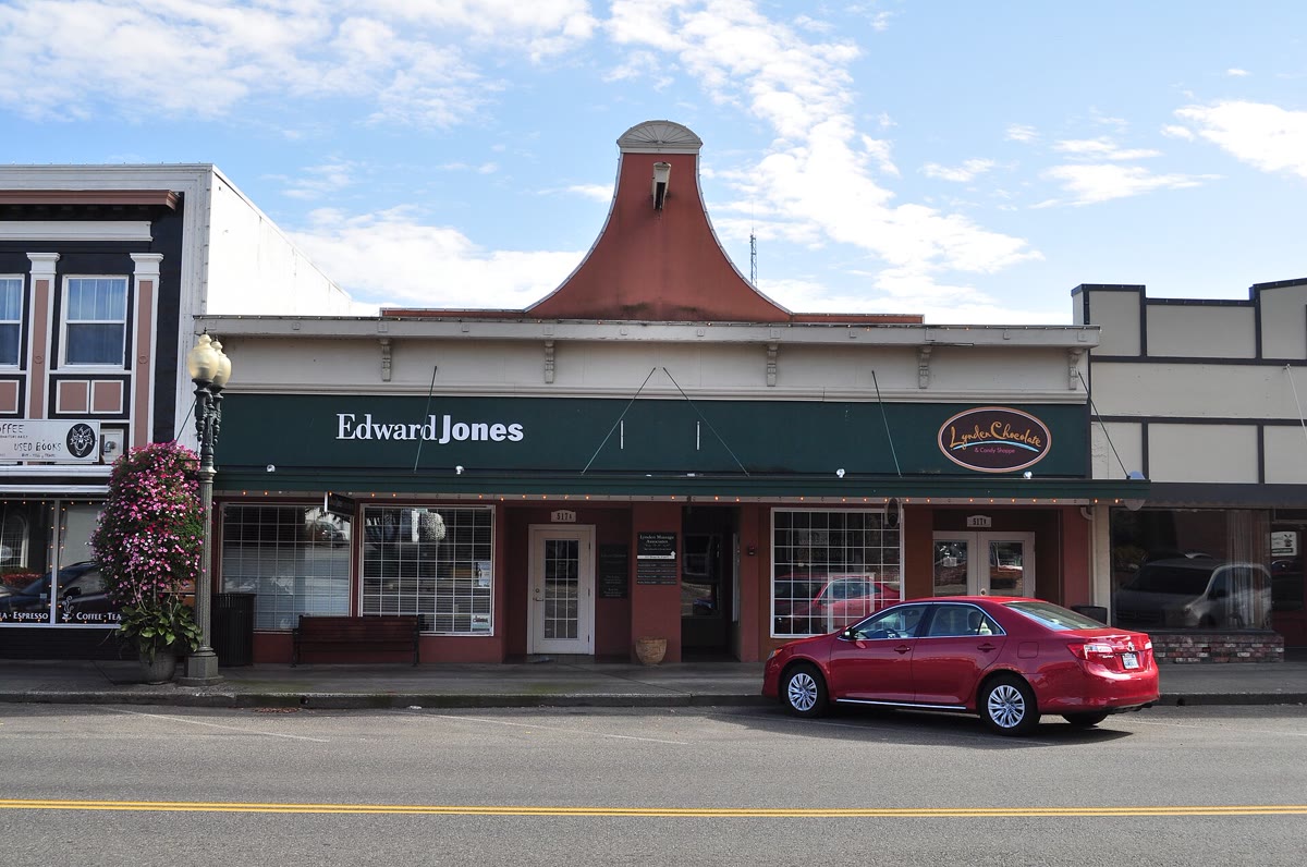 Front Street in downtown Lynden, Washington, with Dutch-influenced commercial buildings